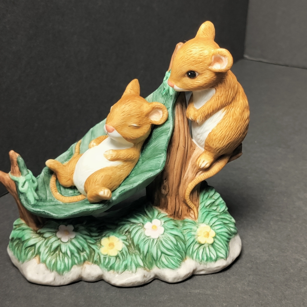 HOME INTERIORS FIGURINE⭐